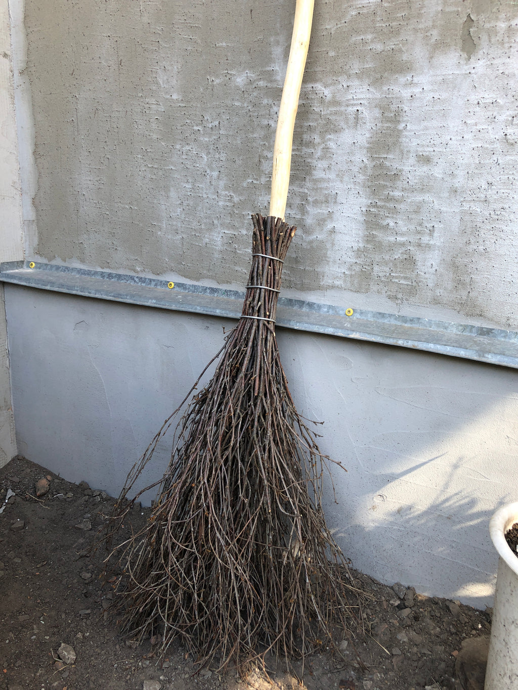 Full size witches broomstick
